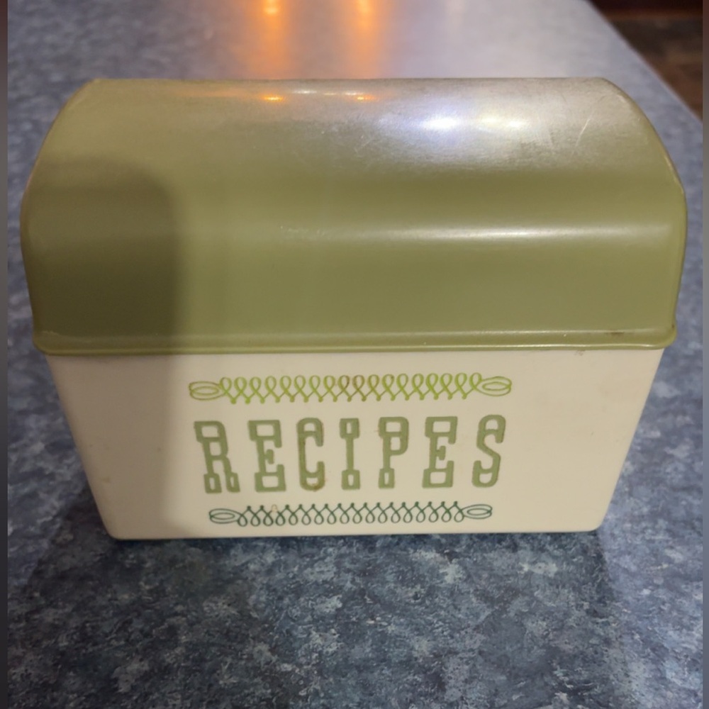 Vintage-Style Recipe Box in Green and Cream